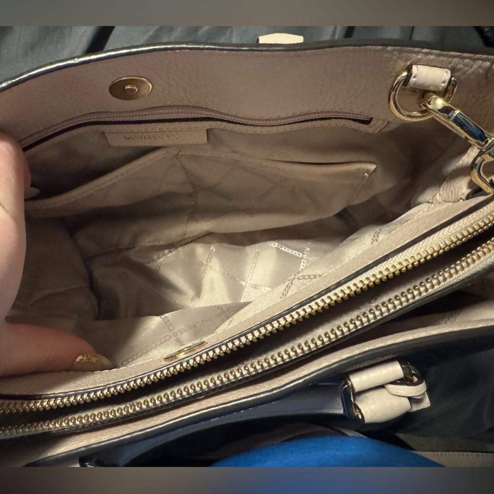 Michael Kors Camille Large LOGO And Leather Satchel - Picture 7 of 11